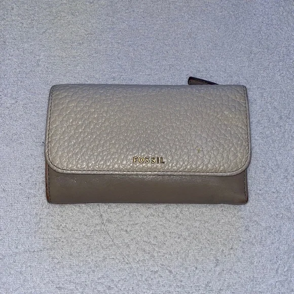 Fossil Wallet - Picture 1 of 12